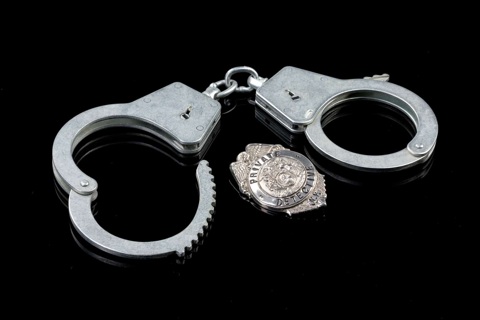 What to Do (and Not Do) During an Arrest in Vista 1 A pair of handcuffs with a badge