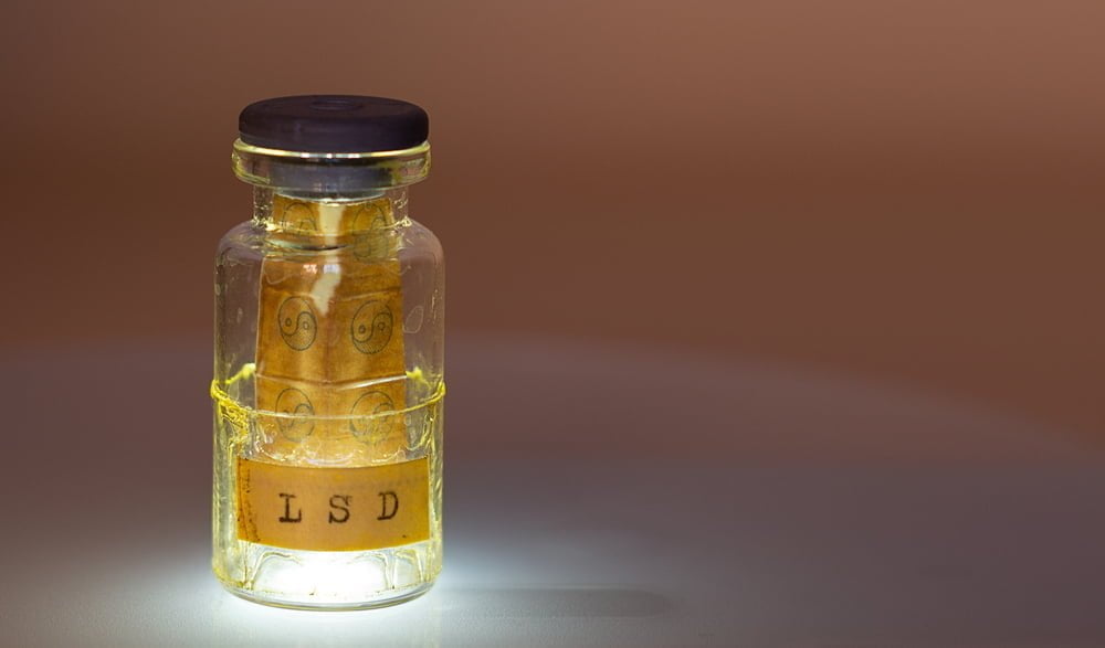 What are the Legal Consequences of LSD in Vista, California? 1 A small bottle with acid tabs and the letters "lsd" -is it illegal in california?