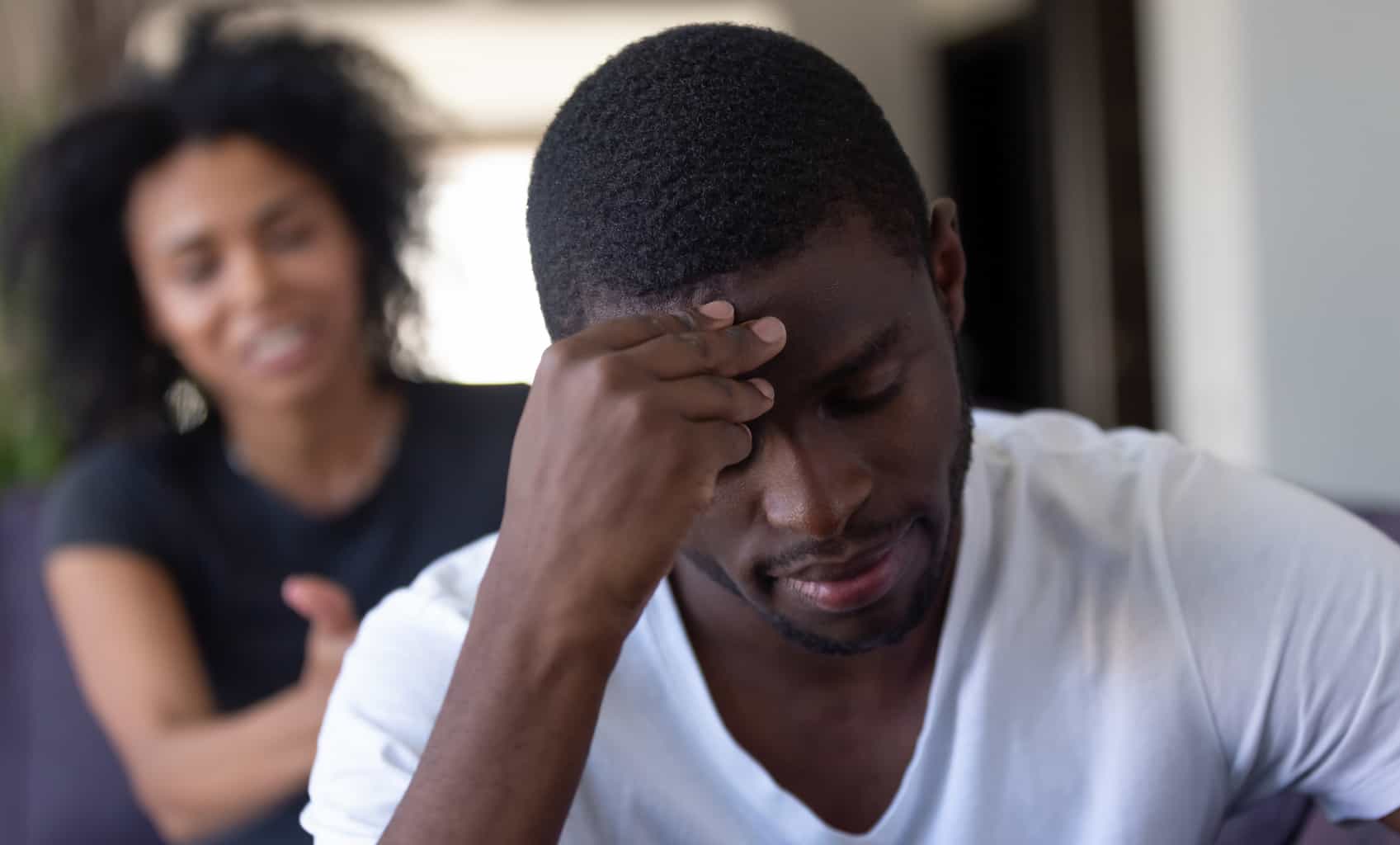 Abogado de violencia doméstica en Vista 10 Pareja teniendo una conversación emocional
