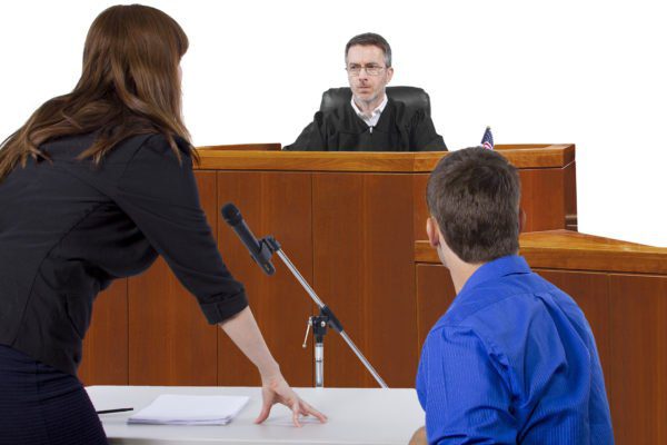 Abogada defensora en el tribunal
