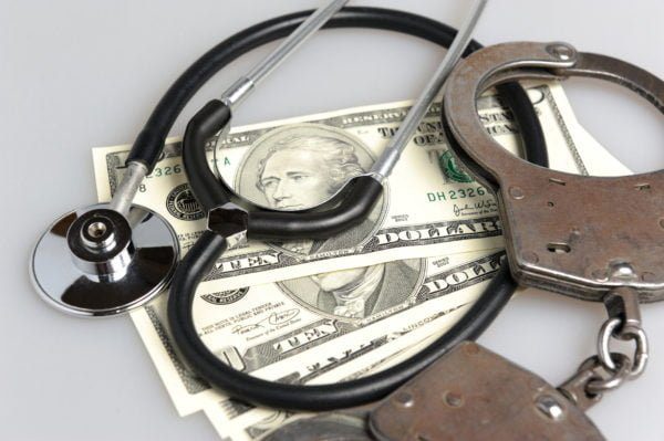ABOGADO DE DROGAS EN VISTA Y SAN DIEGO 7 Dinero, un estetoscopio y esposas