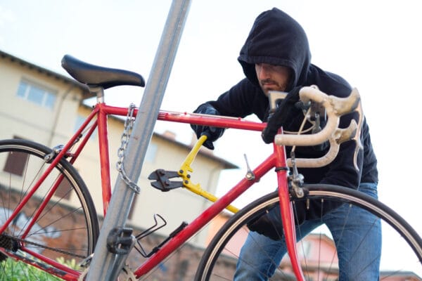 A bike theft in action